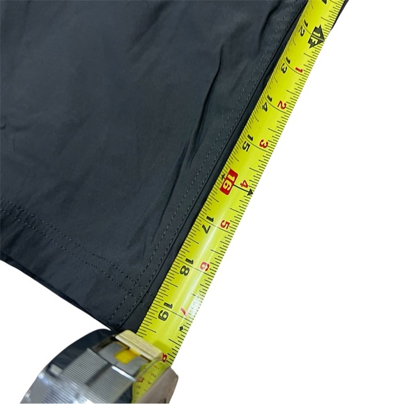 Eddie Bauer Gray and Blue easy dry hiking shorts lot of 2 women’s size 12 - Picture 3 of 8